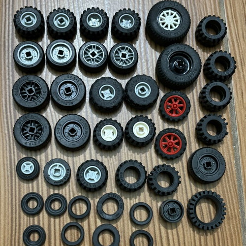 Lego wheels set like new, 65 parts including tires and inner pieces