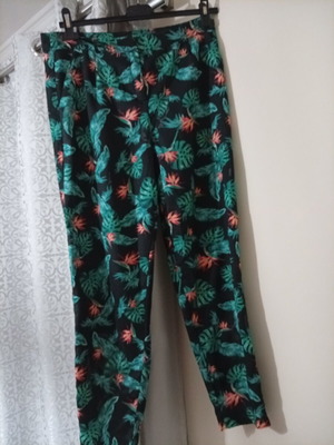 Bershka women's summer pants with striking print used, size M