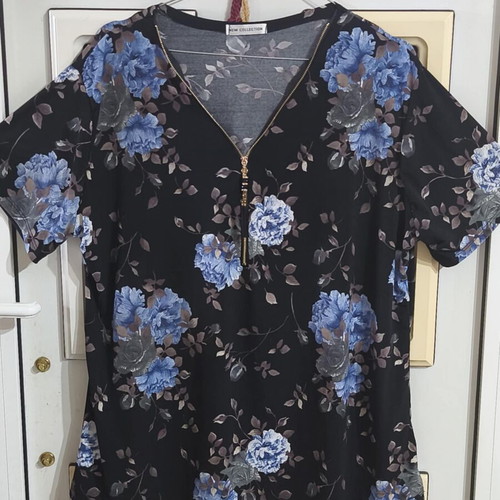 Viscose floral blouse like new with zipper, sizes M-XL