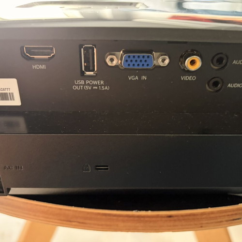 Optoma projector like new, DLP technology, HDMI, USB power out