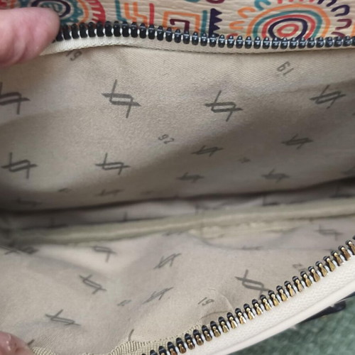 Verde shoulder bag like new, cream multicolor geometric design