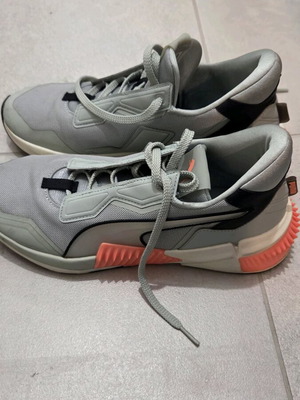 Puma sport shoes size 39 like new
