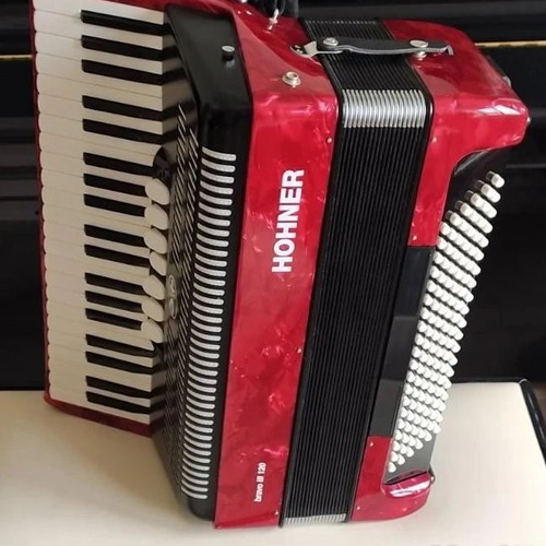 Hohner Bravo III 120 Accordion like new