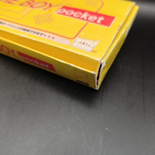 Game Boy Pocket used with original Japanese box, screen issue