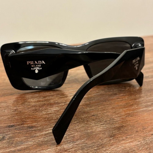 Prada sunglasses like new, black