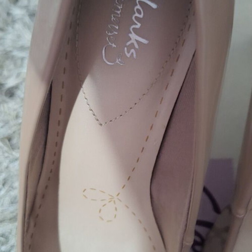 Clarks nude pumps like new