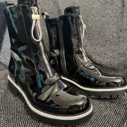Women Boots like new, black patent leather