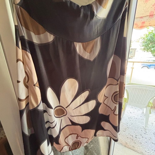 Women's skirt knee-length, airy, flared, like new, with large floral print