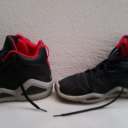 Reebok Kamikaze 3 used athletic shoes, size 43, black