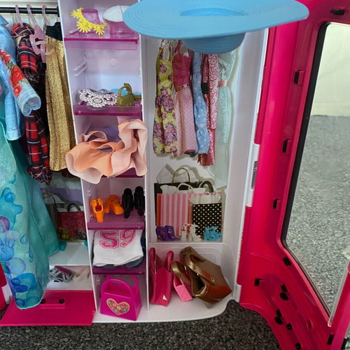Barbie closet wardrobe with clothes and accessories like new