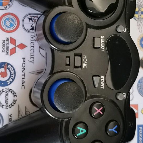 Universal Bluetooth controller used, wireless