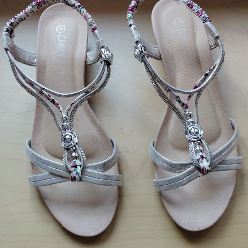 Women's sandals size 40 like new, colorful and gold