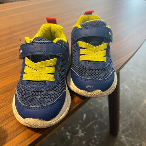 Adidas kids athletic shoes used, pack of 4, sizes 21-24