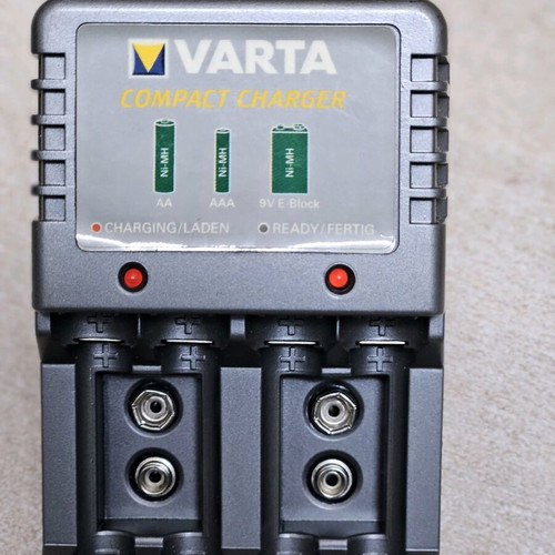 Varta rechargeable battery charger like new for AA, AAA, 9V
