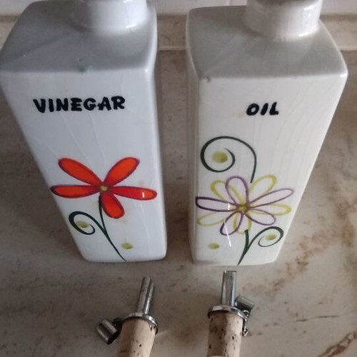 Oil and vinegar set new with decorative designs