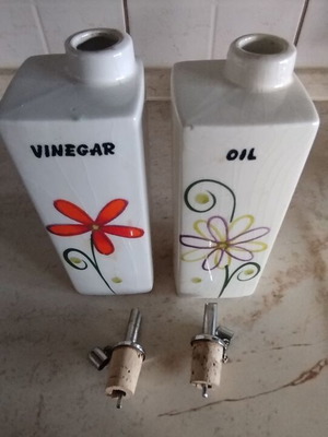 Oil and vinegar set new with decorative designs