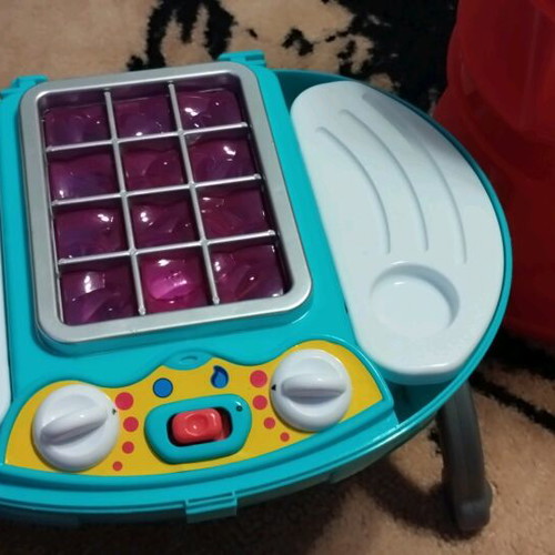 Toy kitchen and grill used, battery replacement needed