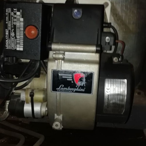Oil burner boiler used with 1000 l tank and preheater
