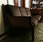 Κλασσικός τριθέσιος vintage καναπές από ξύλο & ψάθα