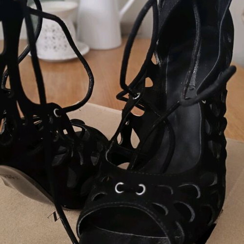 Zara black sandal like new, size 39