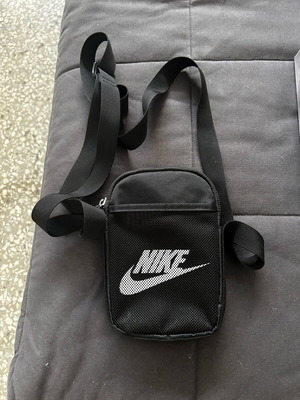 Nike τσαντάκι καινούργιο, μαύρο