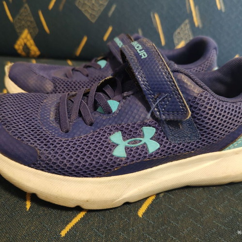 Under Armour kids' athletic shoes size 34 used, blue