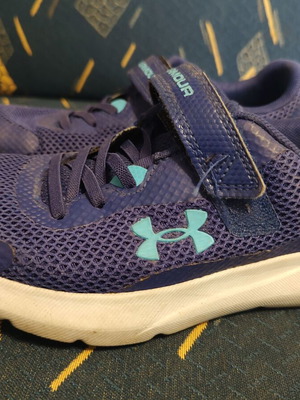 Under Armour kids' athletic shoes size 34 used, blue