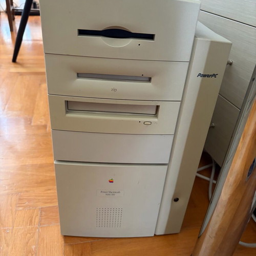 Apple Power Macintosh 9600/300 used with Sonnet Cresendo G4/400 accelerator