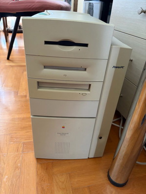 Apple Power Macintosh 9600/300 used with Sonnet Cresendo G4/400 accelerator