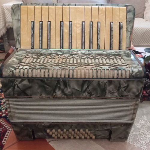 Old DIX accordion used with pearl keys and peeling