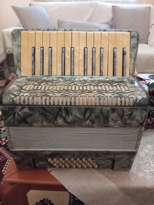 Old DIX accordion used with pearl keys and peeling