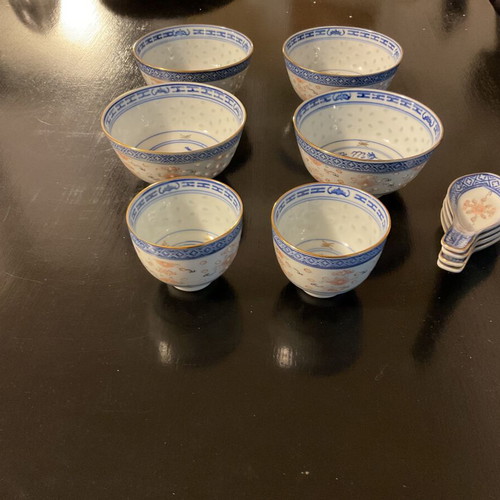 Individual Chinese porcelain rice bowls 4 large with spoons and 2 small like new