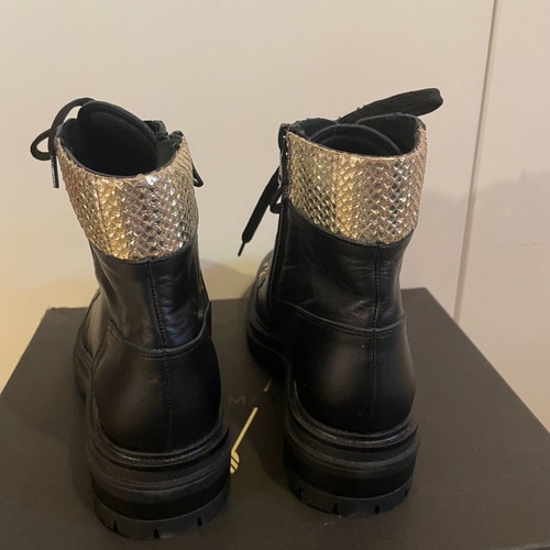 Glamazons boots new size 39 black with gold sequins