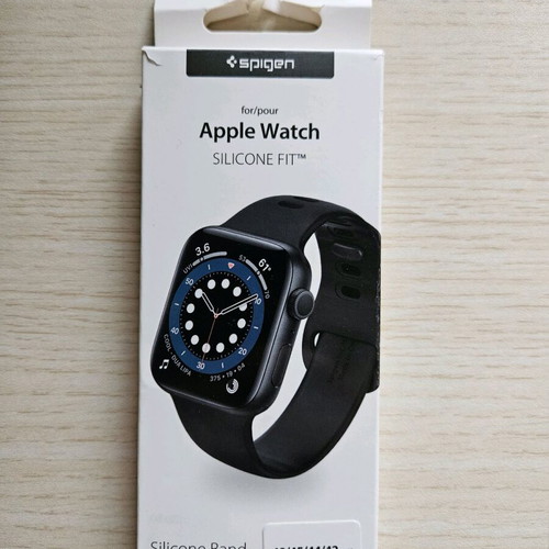 Spigen band and case for Apple Watch like new