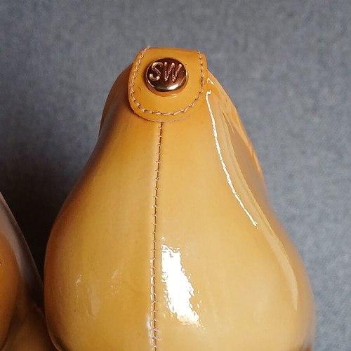 Stuart Weitzman yellow pumps size 40 like new