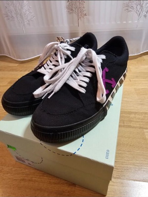 Off-White Vulcanized Sneakers like new, size 42, black and white