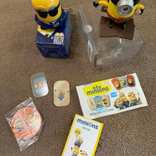 Minions Pajama Set 6Y used with collectible figures and accessories