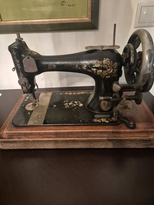 Singer Antique Hand Crank Sewing Machine Used With Wooden Base