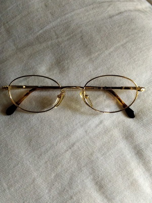 Vintage Italian Oval Metal Eyeglasses like new, gold color