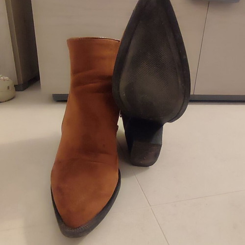 Women's tan ankle boots size 40 like new