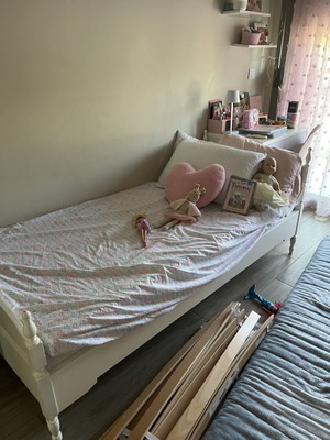 Double bed with mattress