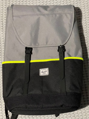 Herschel Retreat Pro backpack like new, 22lt, black and grey
