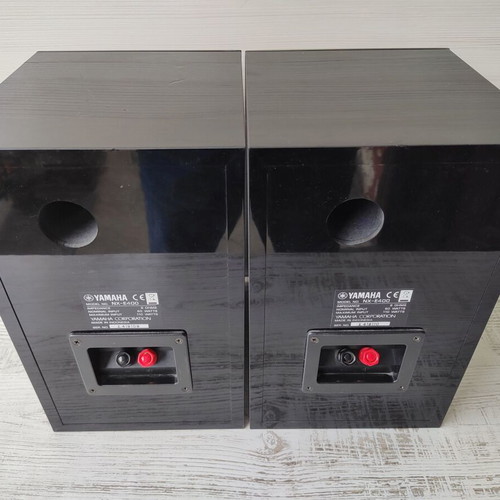 Yamaha NX-E400 PianoCraft Bookshelf Speakers like new, high-gloss piano black