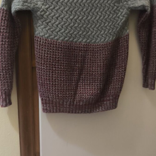 Knitted cardigan like new, age 4-5 years