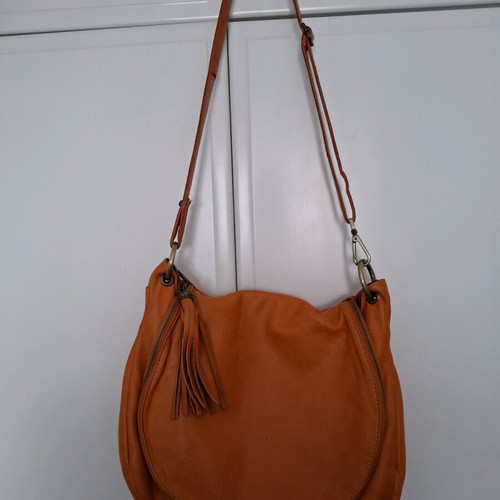 Leather shoulder bag used, orange color with multiple pockets