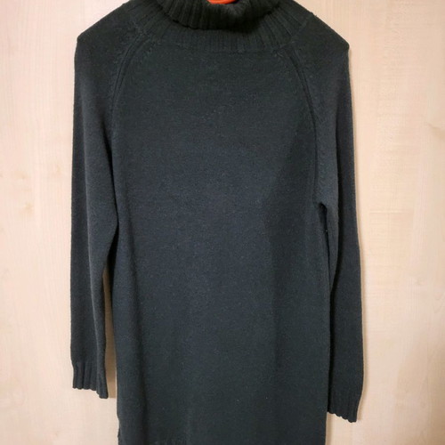 Cypress knitted blouse like new with green necklace gift