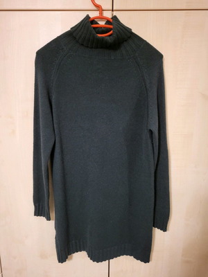 Cypress knitted blouse like new with green necklace gift