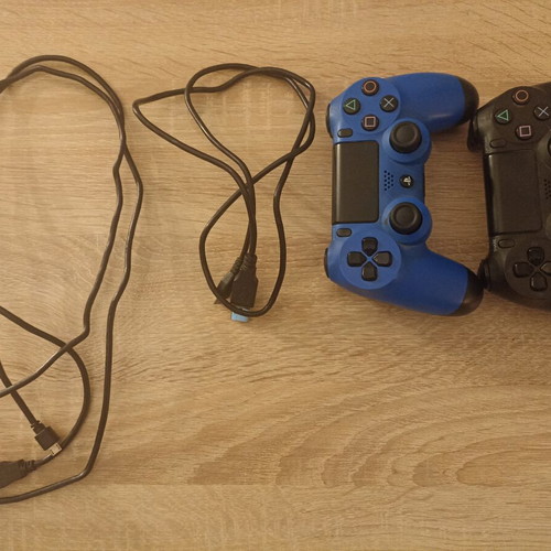 PlayStation 4 500GB used with PS VR, camera, 2 controllers, For Honor