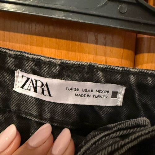Zara women's black flared jeans like new, size S