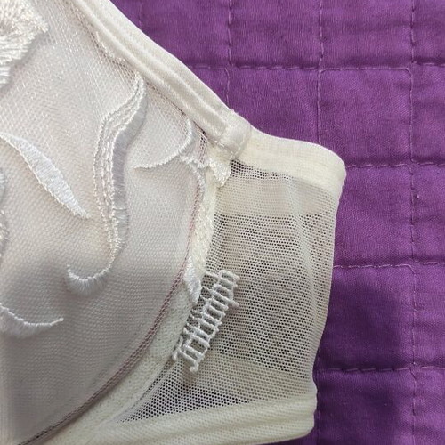 Triumph luxury bras like new, set of 2, white and black with lace
